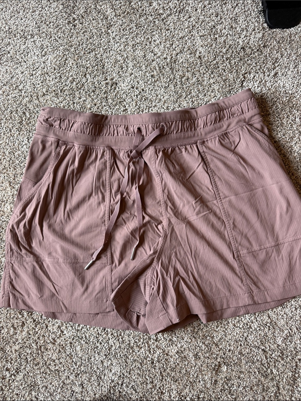 Lululemon shorts in great condition sz 12